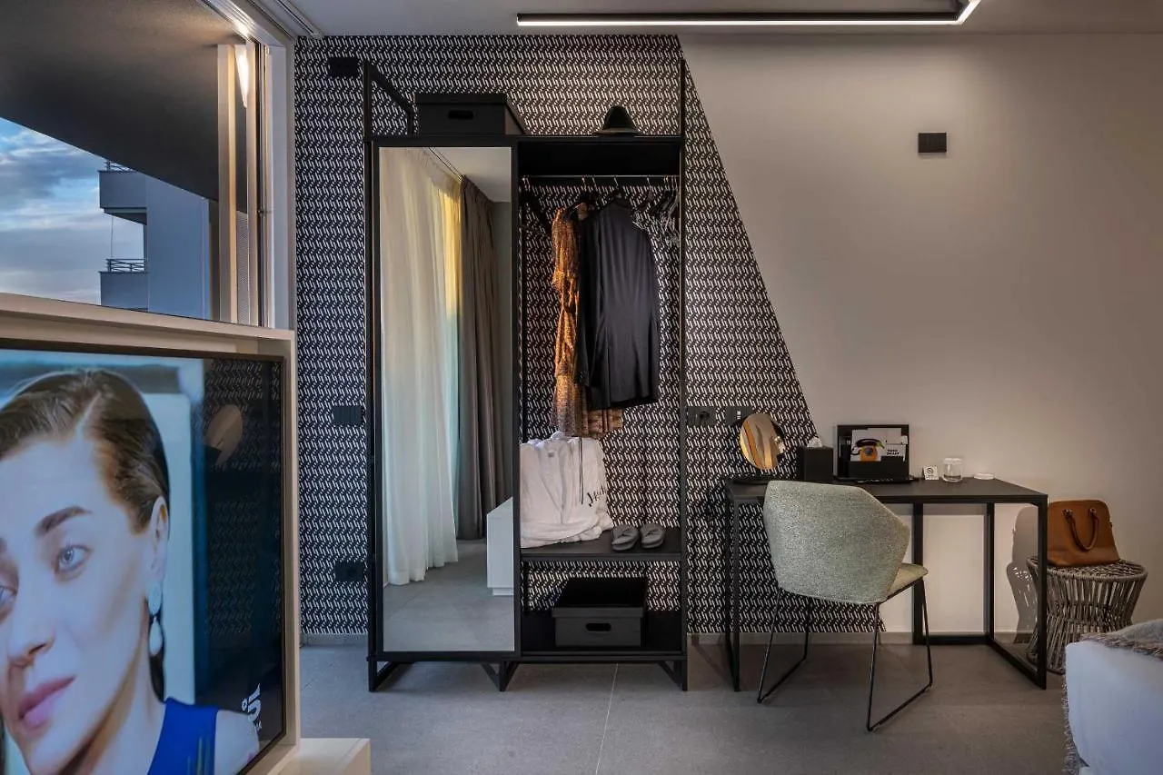 J44 Lifestyle Hotel Lido di Jesolo 5*,